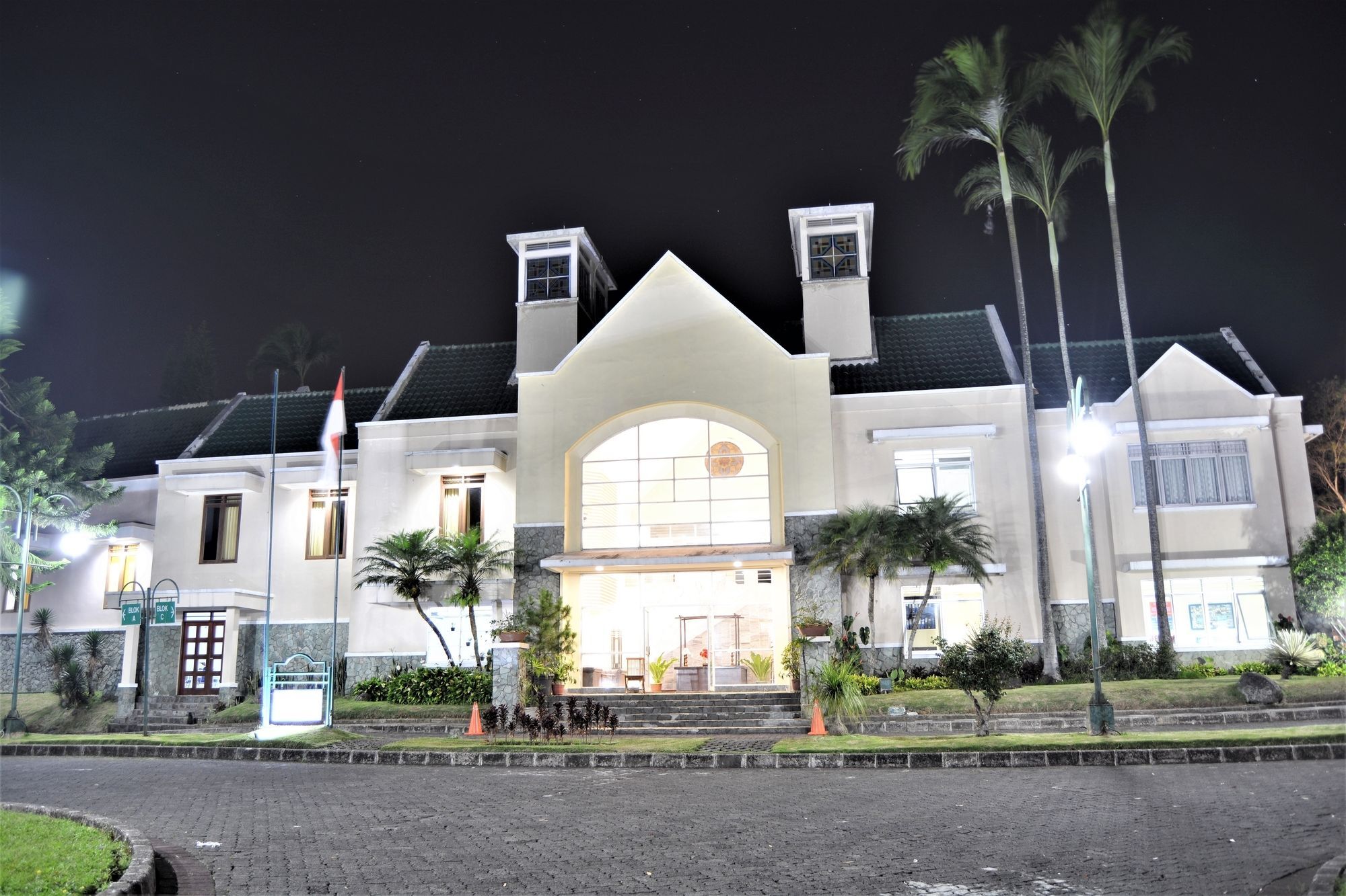 Zen Rooms Basic Cipanas Km.78 Exterior photo